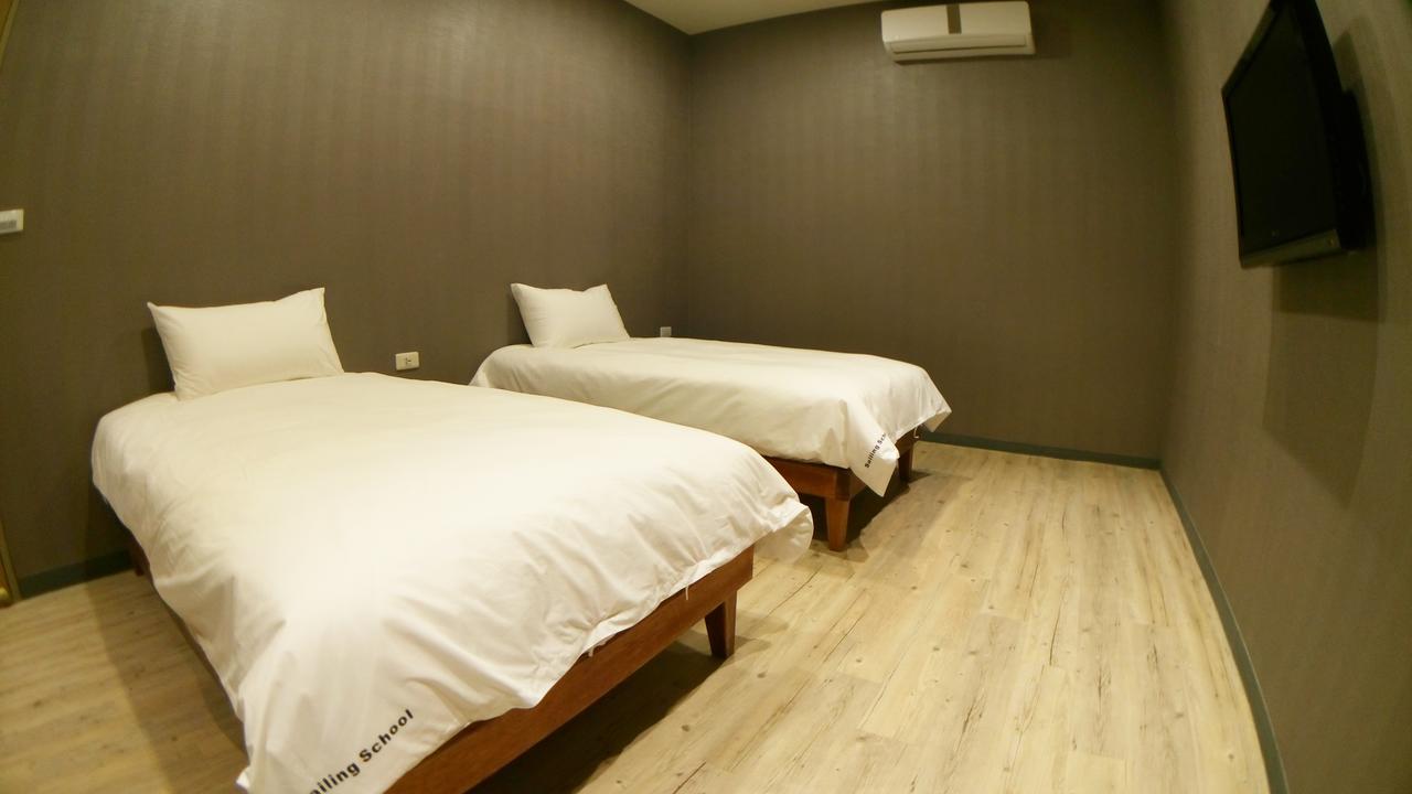 Fun Wind Sailing Hostel Nanwan Exterior photo