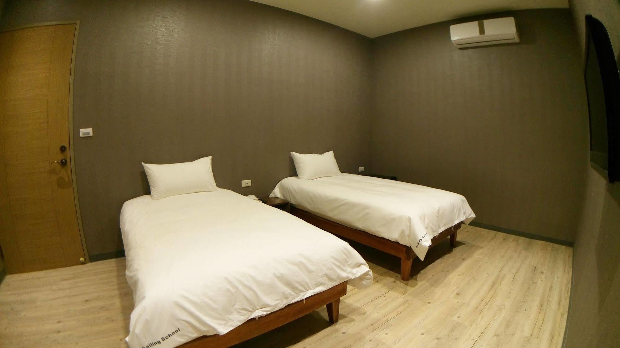 Fun Wind Sailing Hostel Nanwan Exterior photo