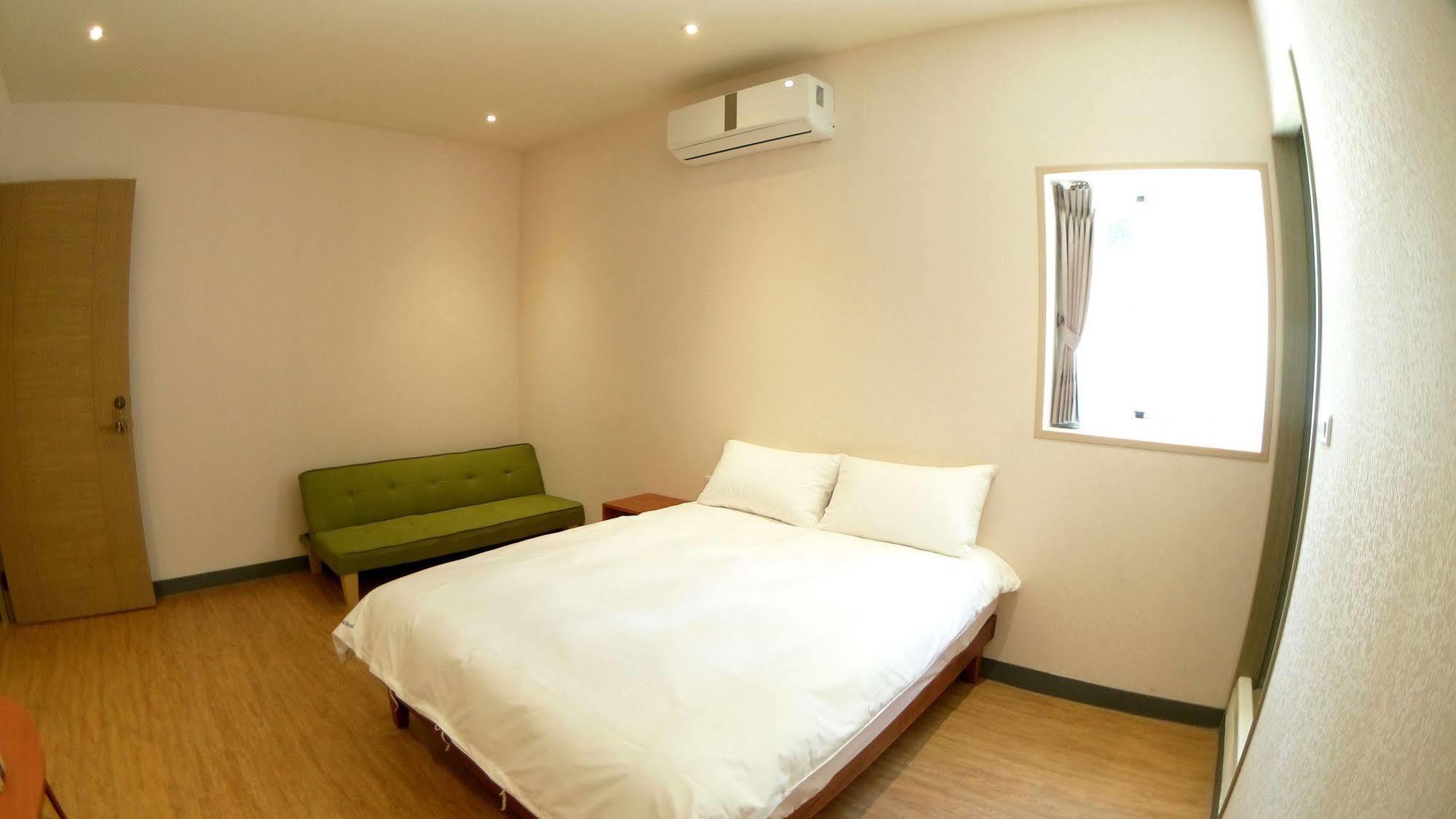 Fun Wind Sailing Hostel Nanwan Exterior photo
